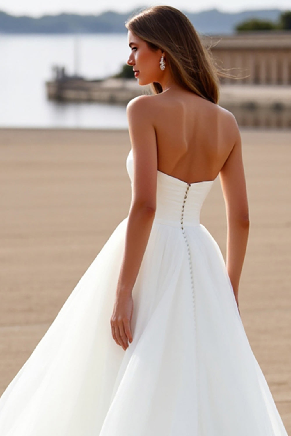 Robe de mariée bustier en mousseline de soie blanche A Line Sweep Train