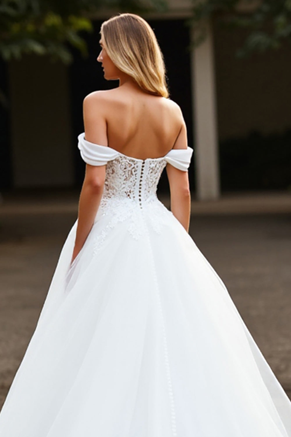 Robe de mariée en tulle blanc une ligne Boho Sweep Train avec appliques de dentelle