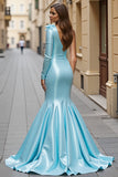 Robe de bal en satin bleu à volants avec fente