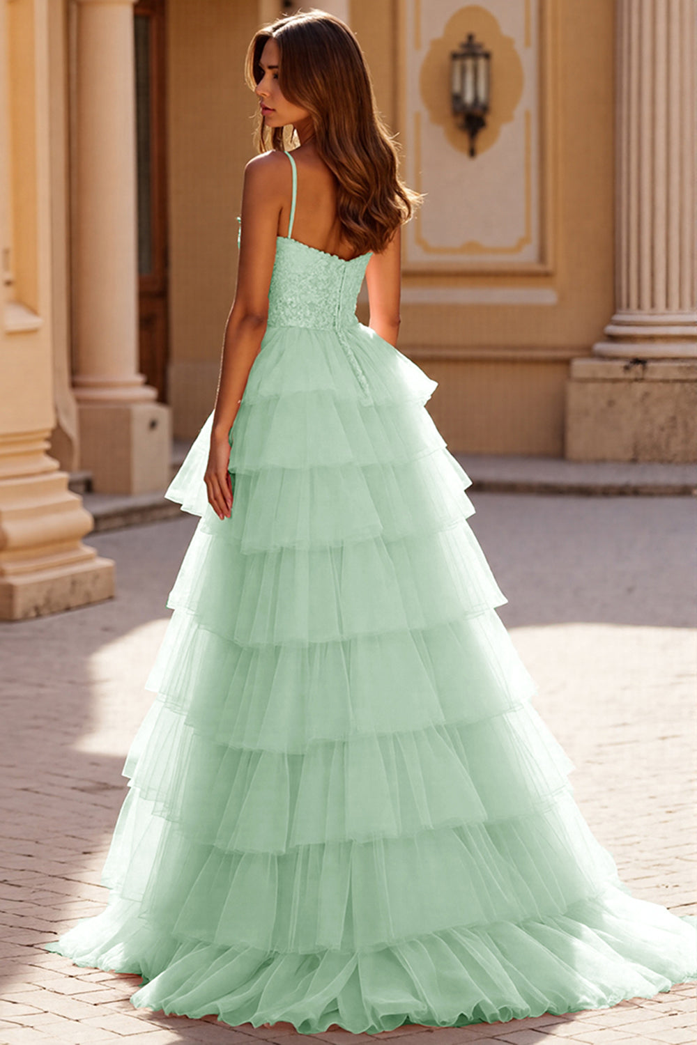 Robe de bal longue en tulle blush avec appliques