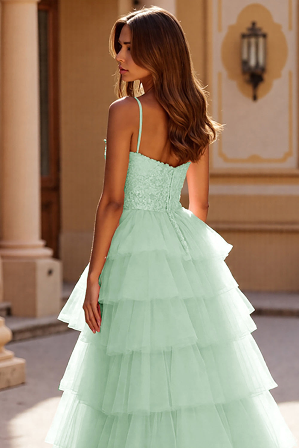 Robe de bal longue en tulle blush avec appliques