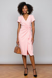 Robe de travail fourreau col en V rose froncé