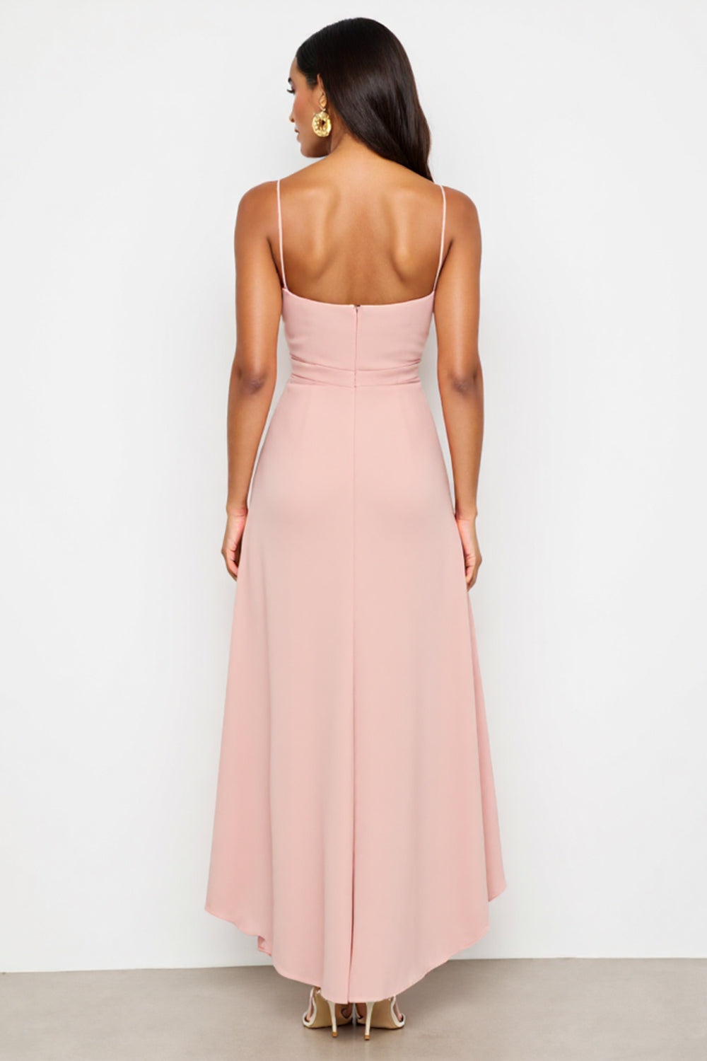 Robe froncée à bretelles spaghetti blush haute basse