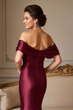 Robe sirène en satin bordeaux à épaules dénudées de mère de la mariée
