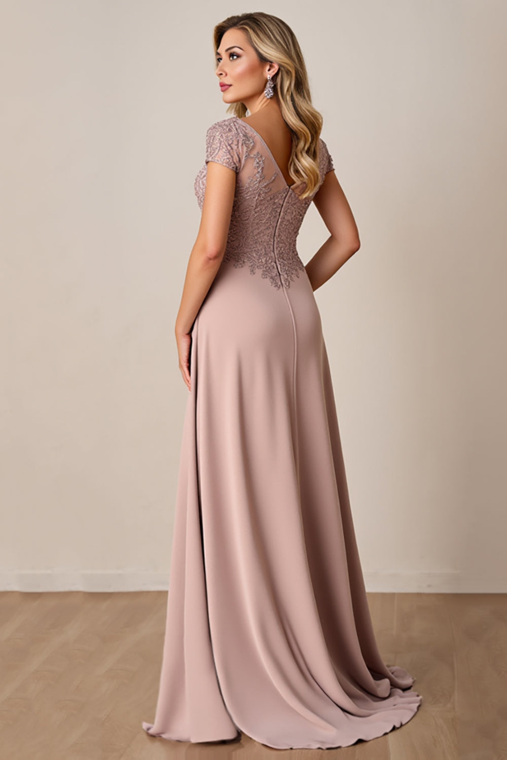 Dusty Rose Une ligne en satin longue mère de la mariée Robe avec dentelle