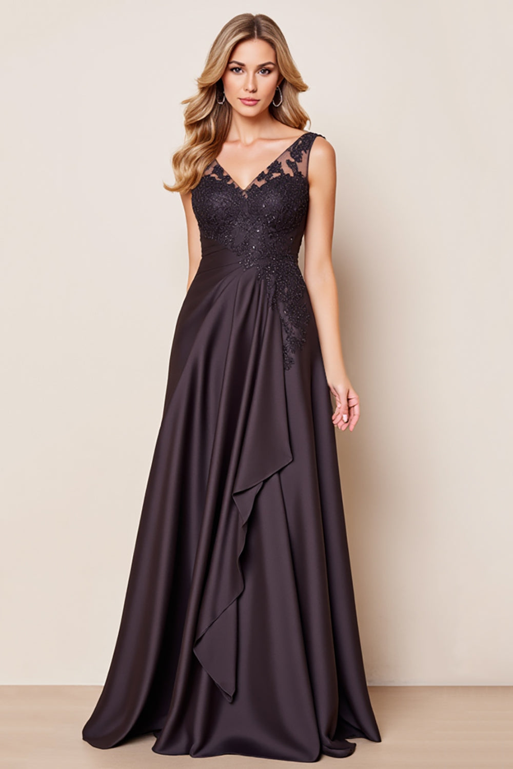 Robe longue de mère de la mariée à volants en satin noir avec dentelle