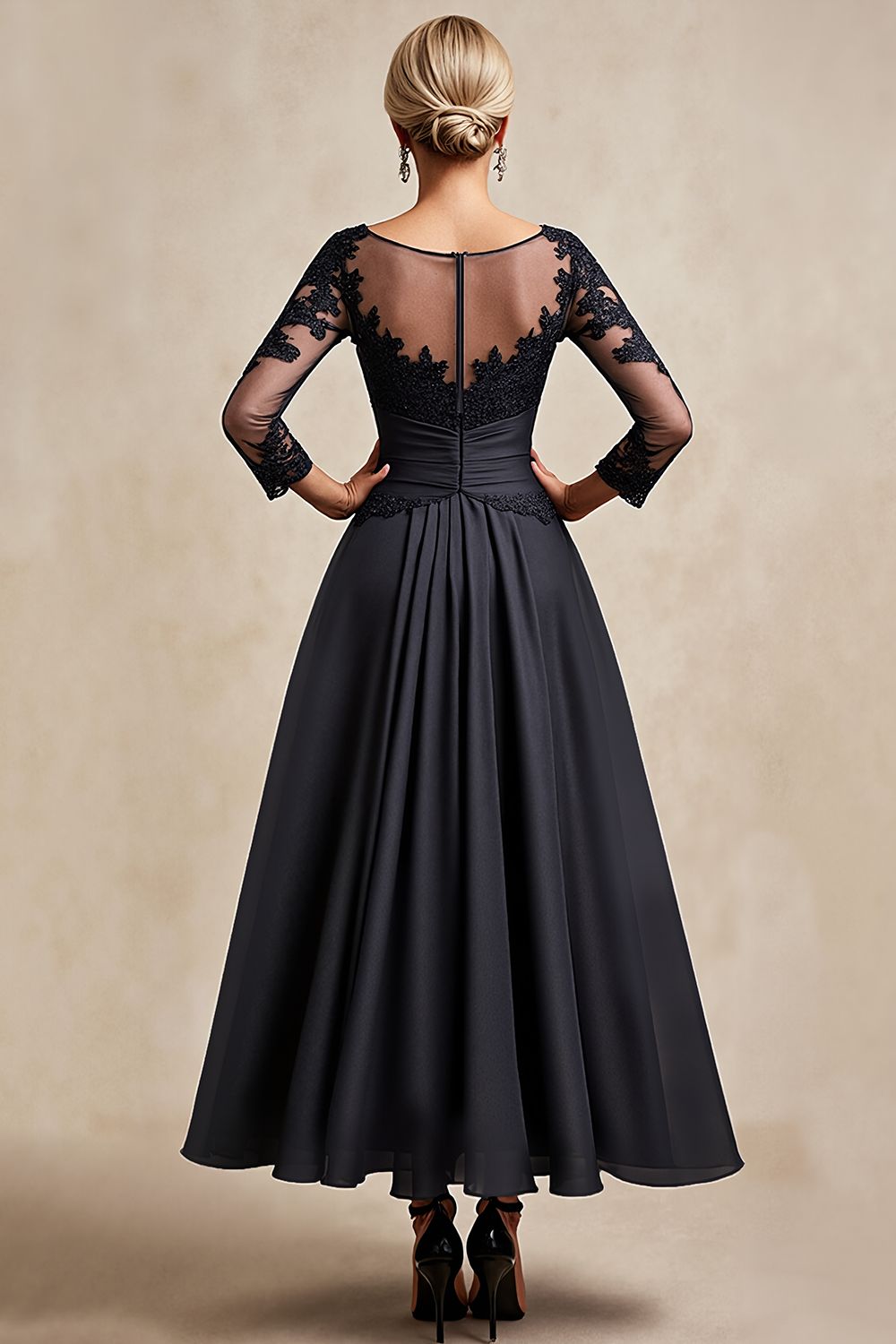 Noir A Ligne 3/4 Manches Thé Longueur Mère de la Mariée Robe avec Appliques