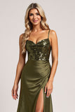 Robe de demoiselle d’honneur en satin à paillettes olive avec fente