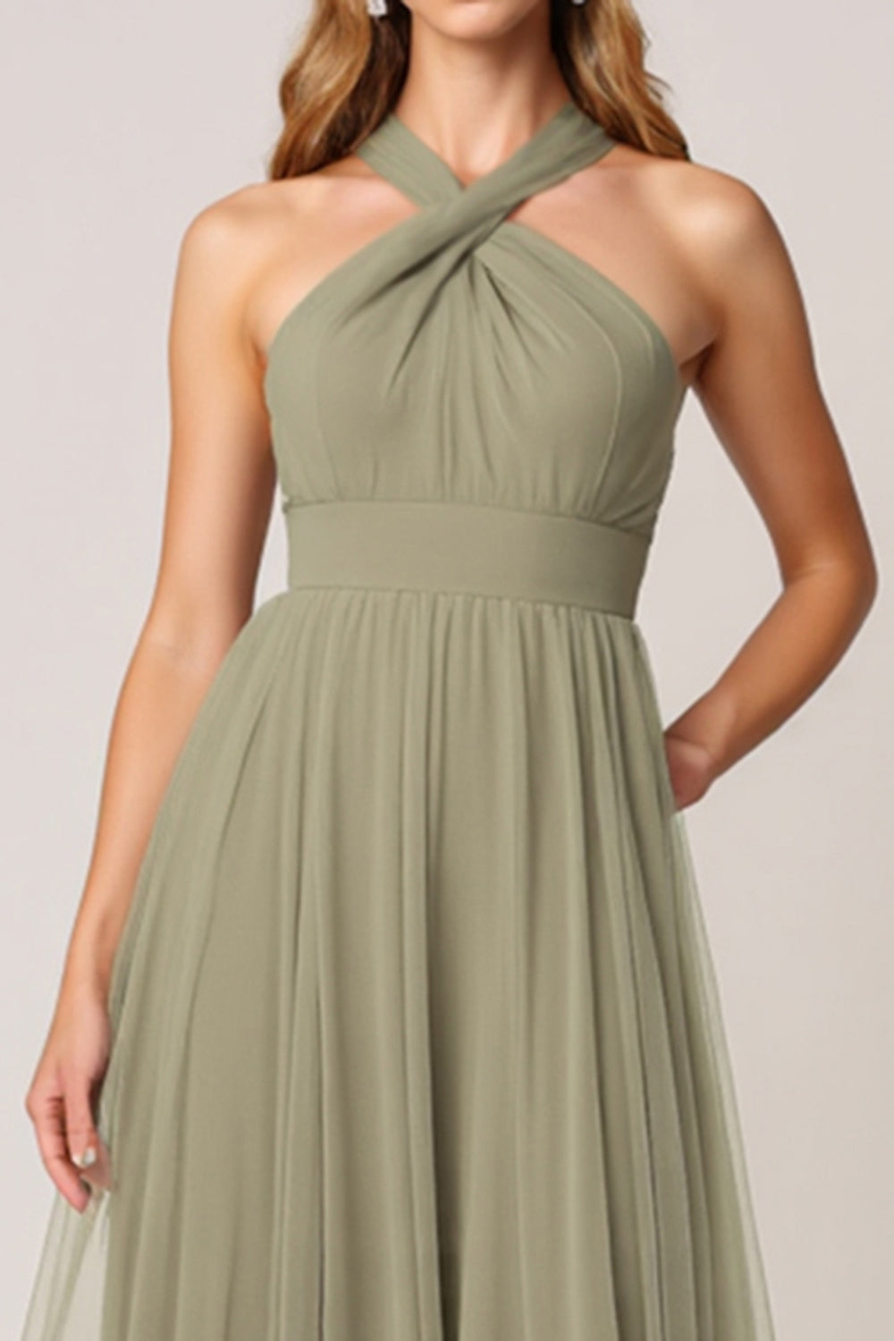 Robe de demoiselle d’honneur longue dos nu en tulle olive