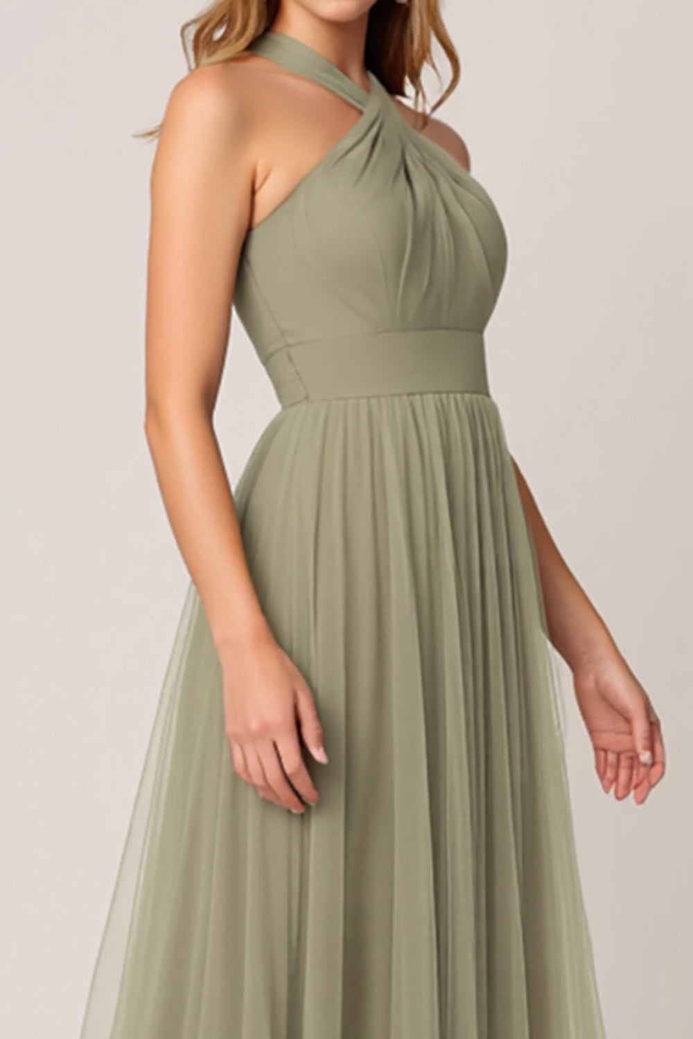 Robe de demoiselle d’honneur longue dos nu en tulle olive