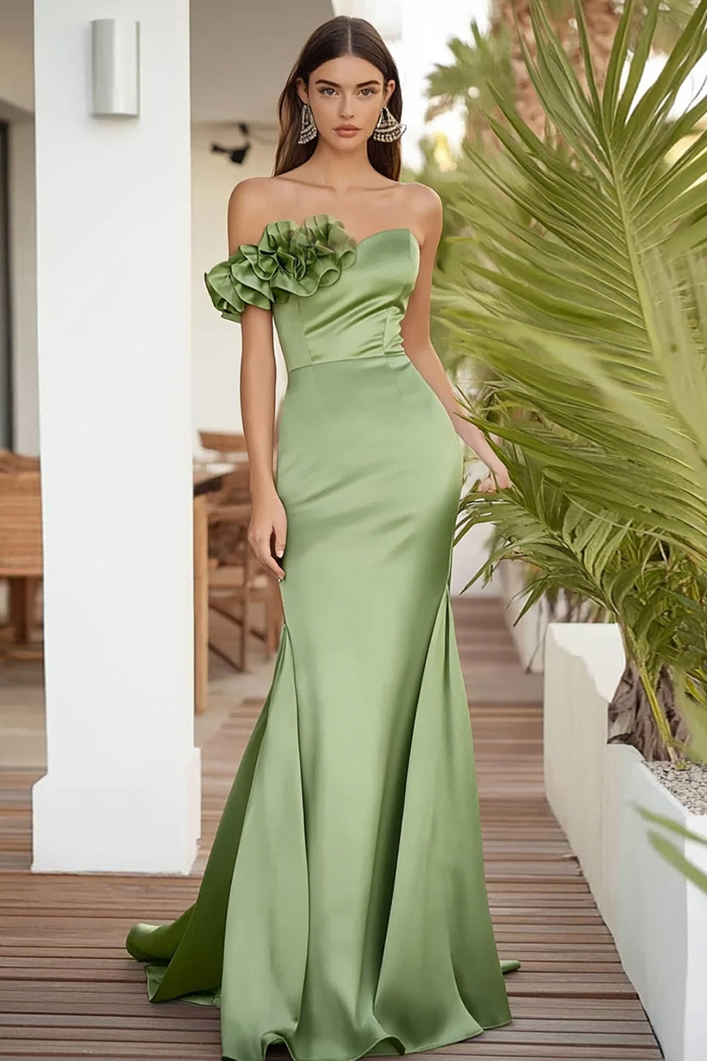 Robe longue formelle vert sauge à une épaule avec fleur 3D