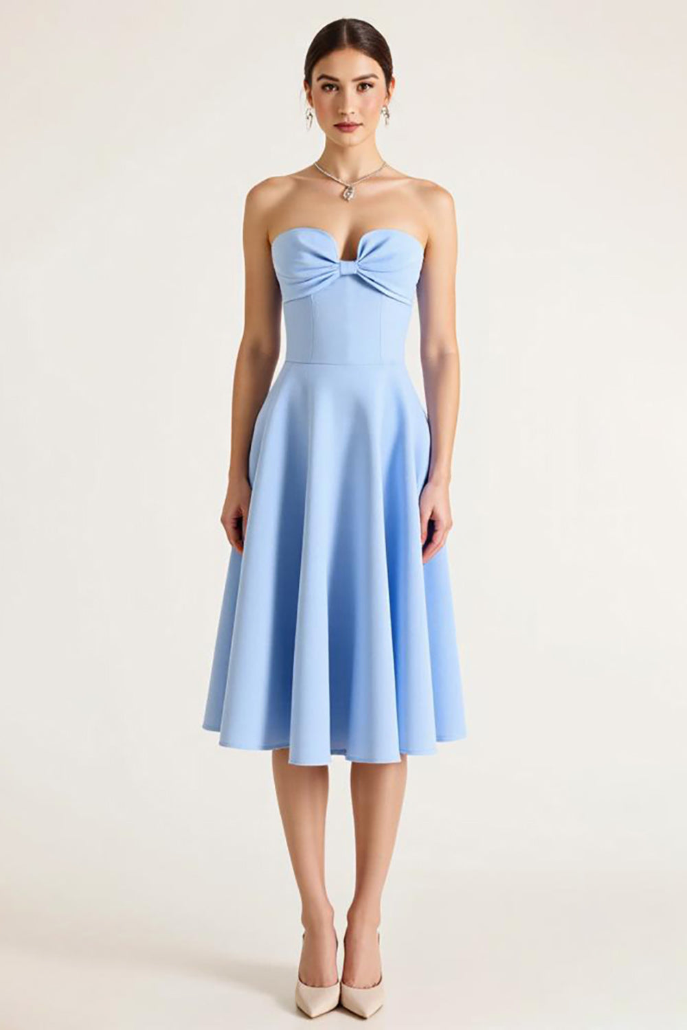 Robe de cocktail midi trapèze sans bretelles bleu ciel