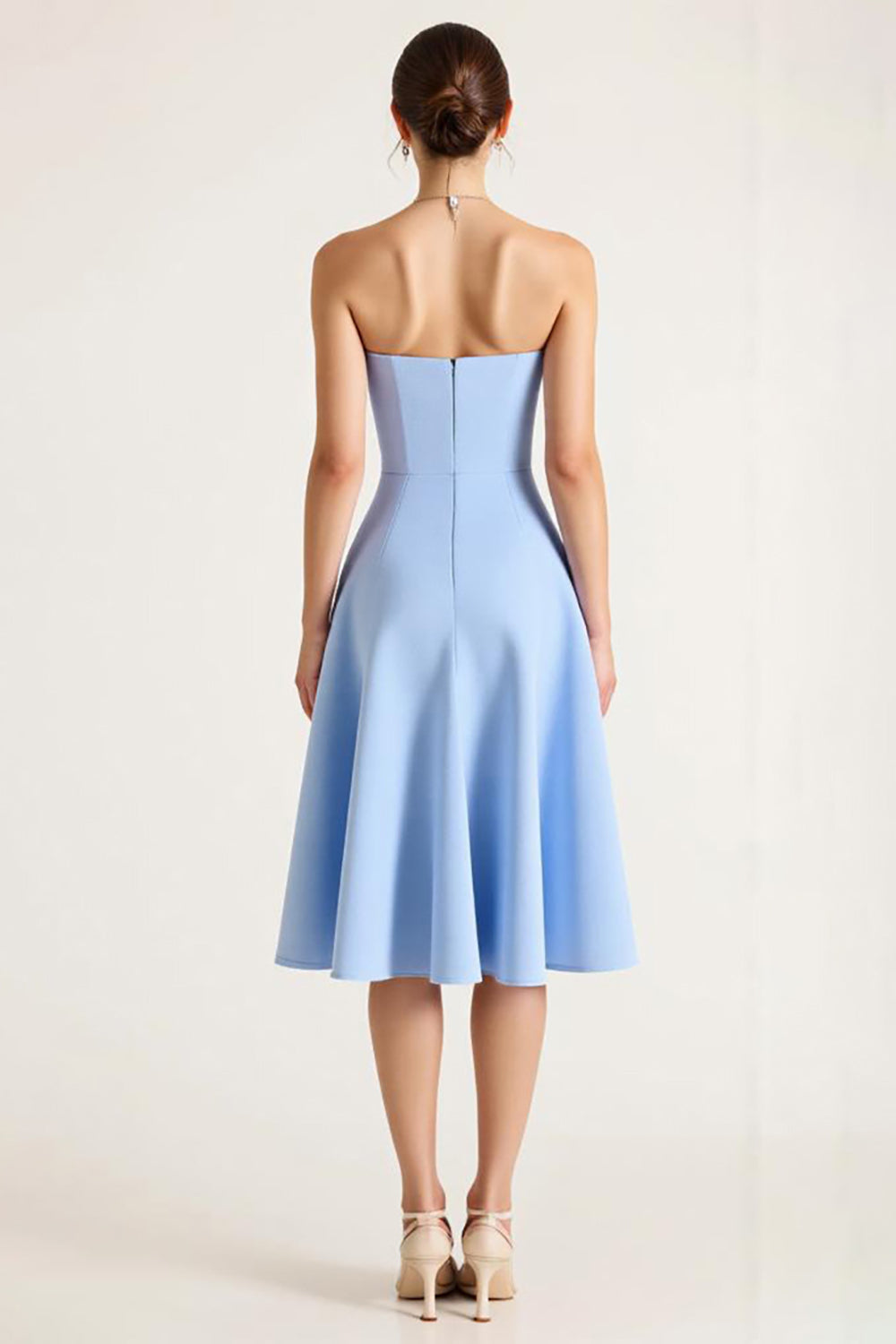 Robe de cocktail midi trapèze sans bretelles bleu ciel