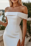 Robe de mariée moulante en satin blanc à épaules dénudées