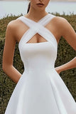 Une ligne blanche Criss Cross Straps Robe de graduation en satin