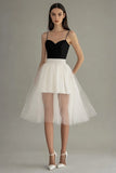 Robe mi-longue blanche en tulle aligne
