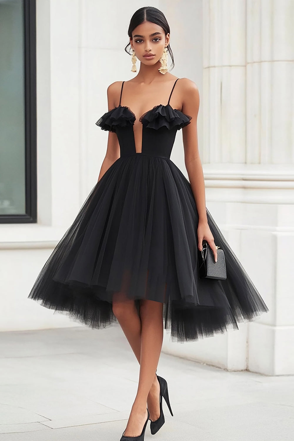 Robe de cocktail courte en tulle noir à volants