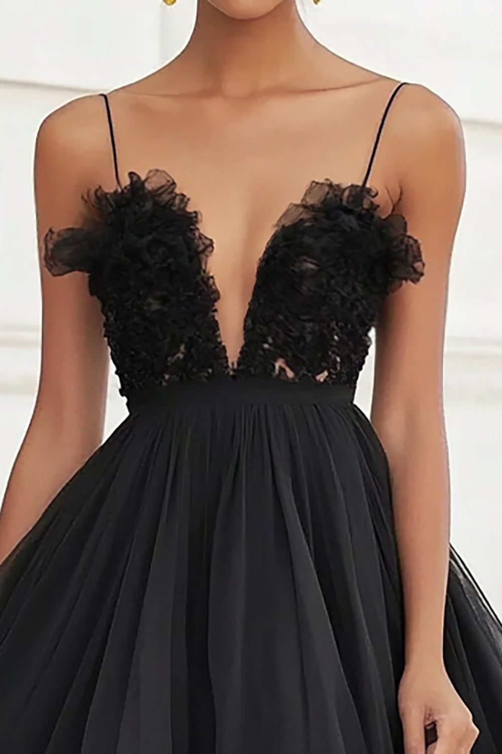Robe de cocktail courte à bretelles spaghetti en tulle à volants noir
