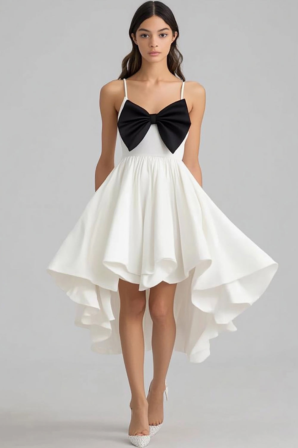Robe courte de graduation en satin blanc et noir avec noeud