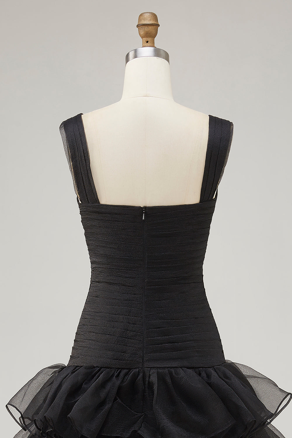 Robe formelle noire à volants en organza