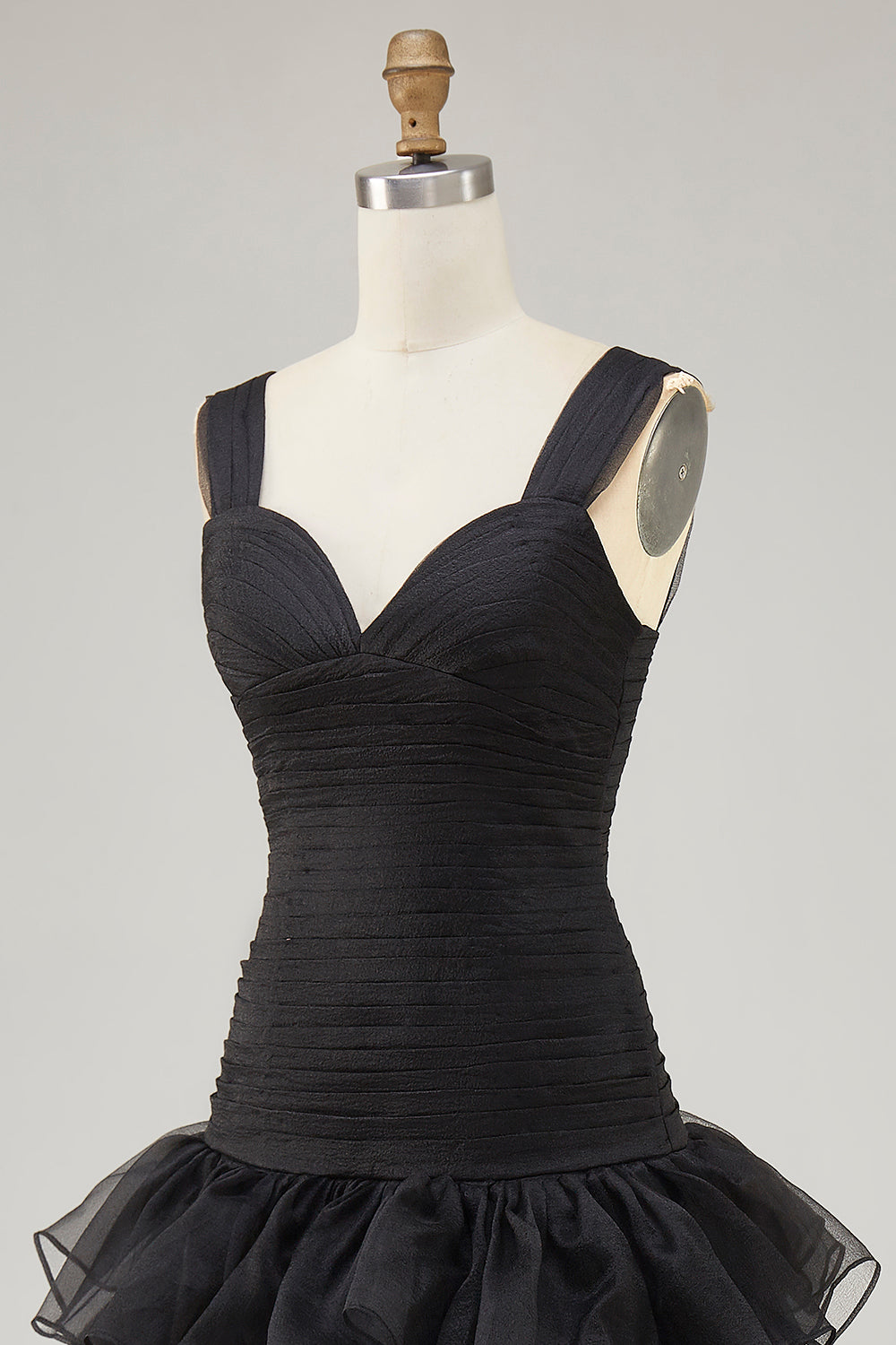 Robe formelle noire à volants en organza