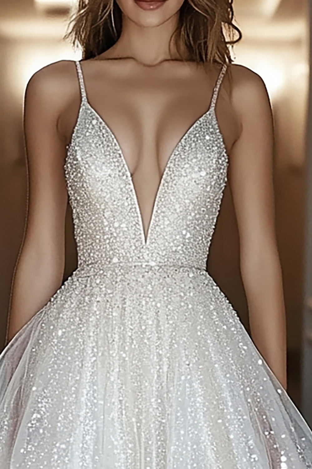 Robe courte de graduation à col en V à paillettes ivoire