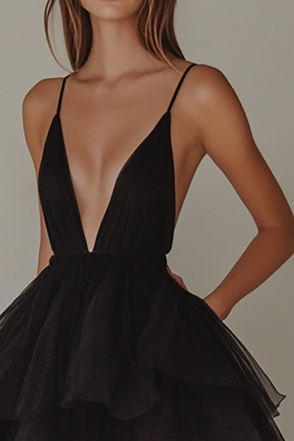 Petite robe noire en tulle à volants