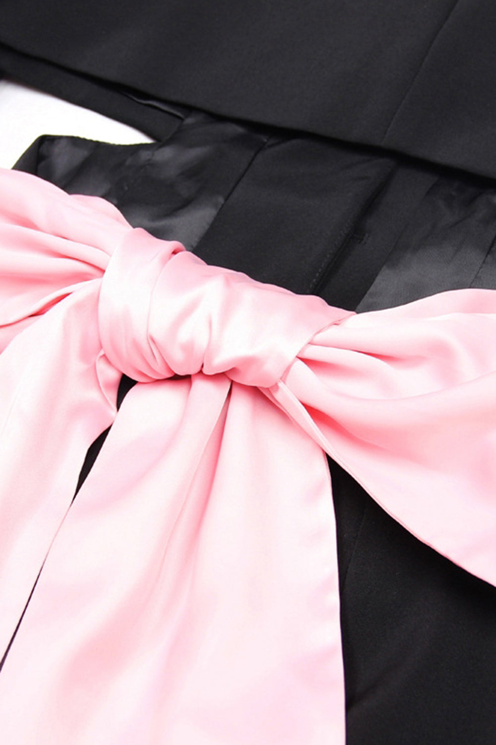 Noir Cranté Revers Découpé Femmes Costumes de Bal Avec Arc