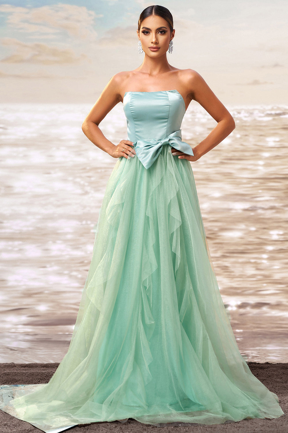 Robe de bal sans bretelles en tulle vert avec noeud