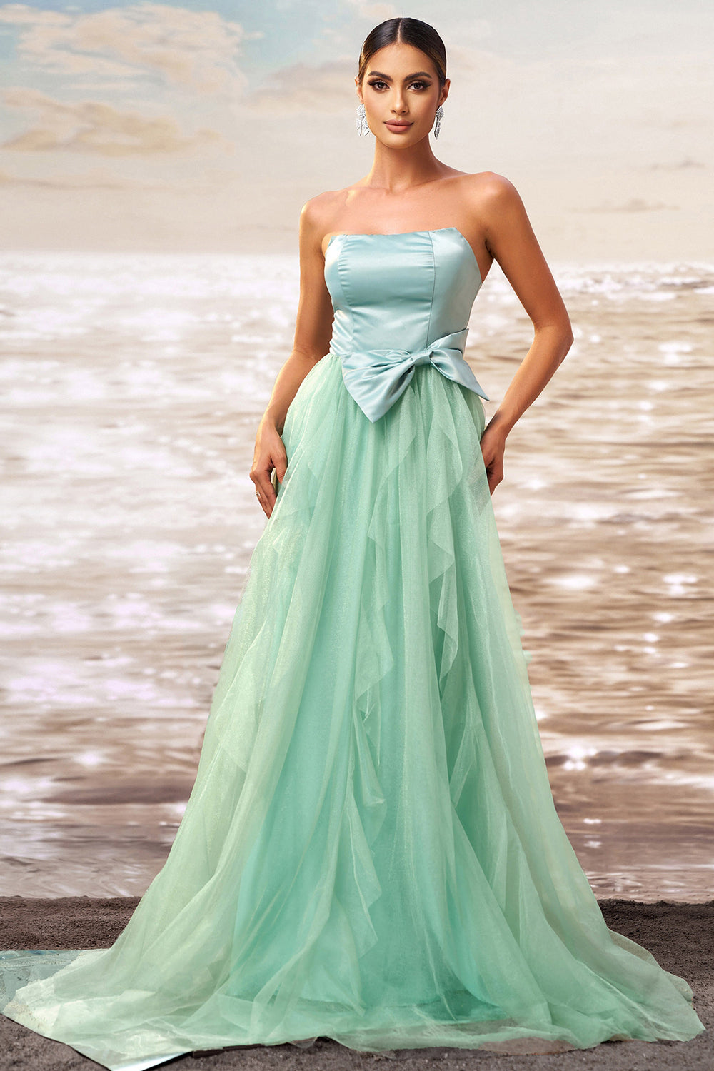 Robe de bal sans bretelles en tulle vert avec noeud