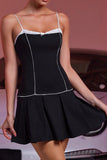 Robe de cocktail à bretelles spaghetti rayées noires Une ligne