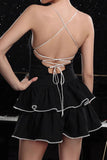 Robe de cocktail à bretelles spaghetti à plusieurs niveaux noires Une robe de cocktail rayée en ligne