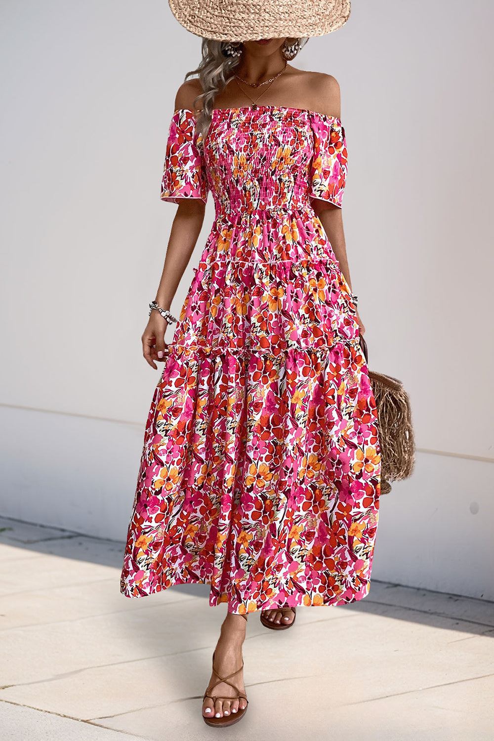 Robe d’été à épaules dénudées à fleurs fuchsia