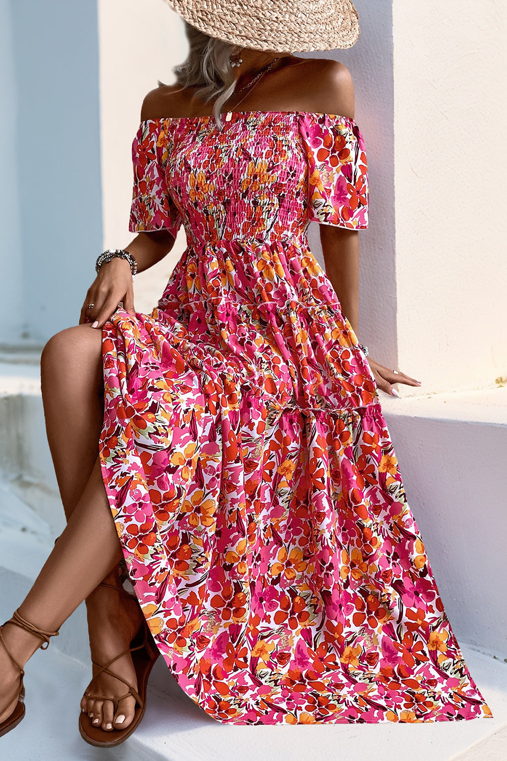 Robe d’été à épaules dénudées à fleurs fuchsia