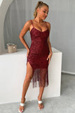 Robe courte bordeaux à paillettes scintillantes avec franges