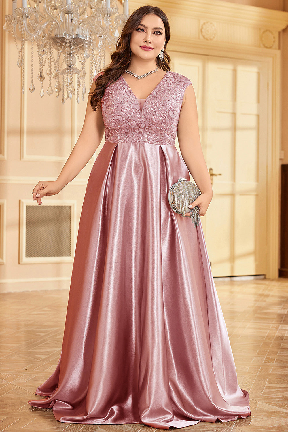 Fard à joues rose grande taille satin longue mère de la mariée robe