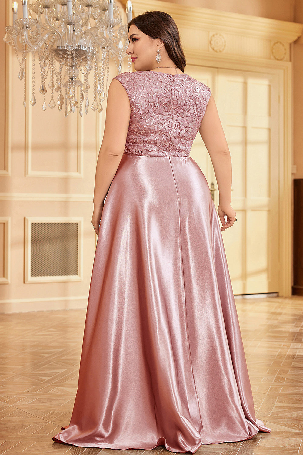 Fard à joues rose grande taille satin longue mère de la mariée robe