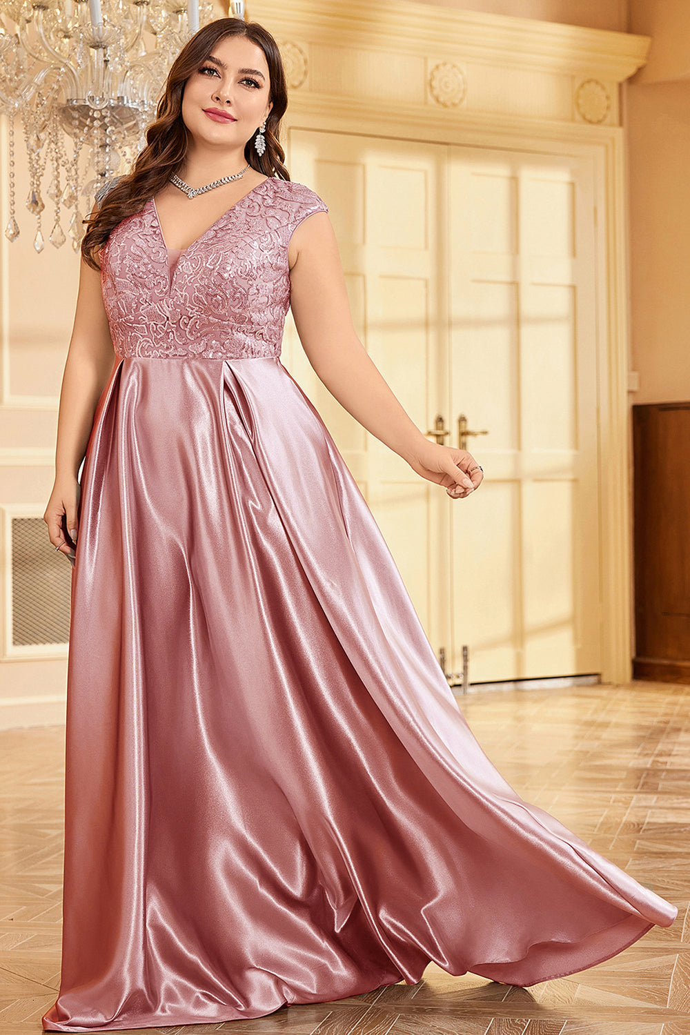 Fard à joues rose grande taille satin longue mère de la mariée robe