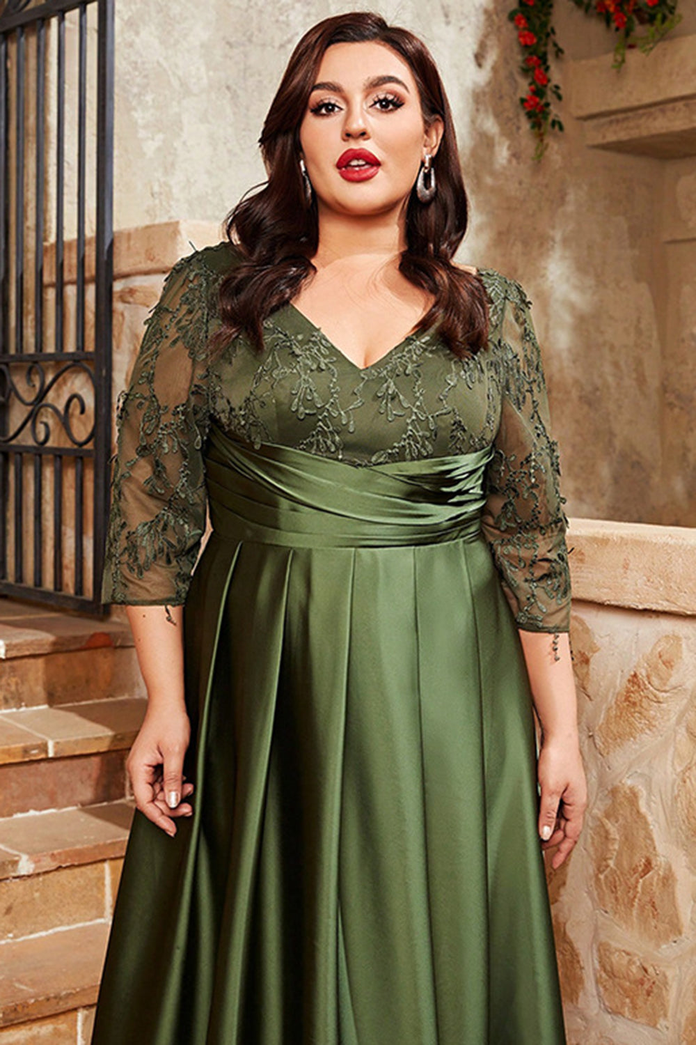 Satin d’olive Une ligne longue Mère de la mariée Robe avec appliques