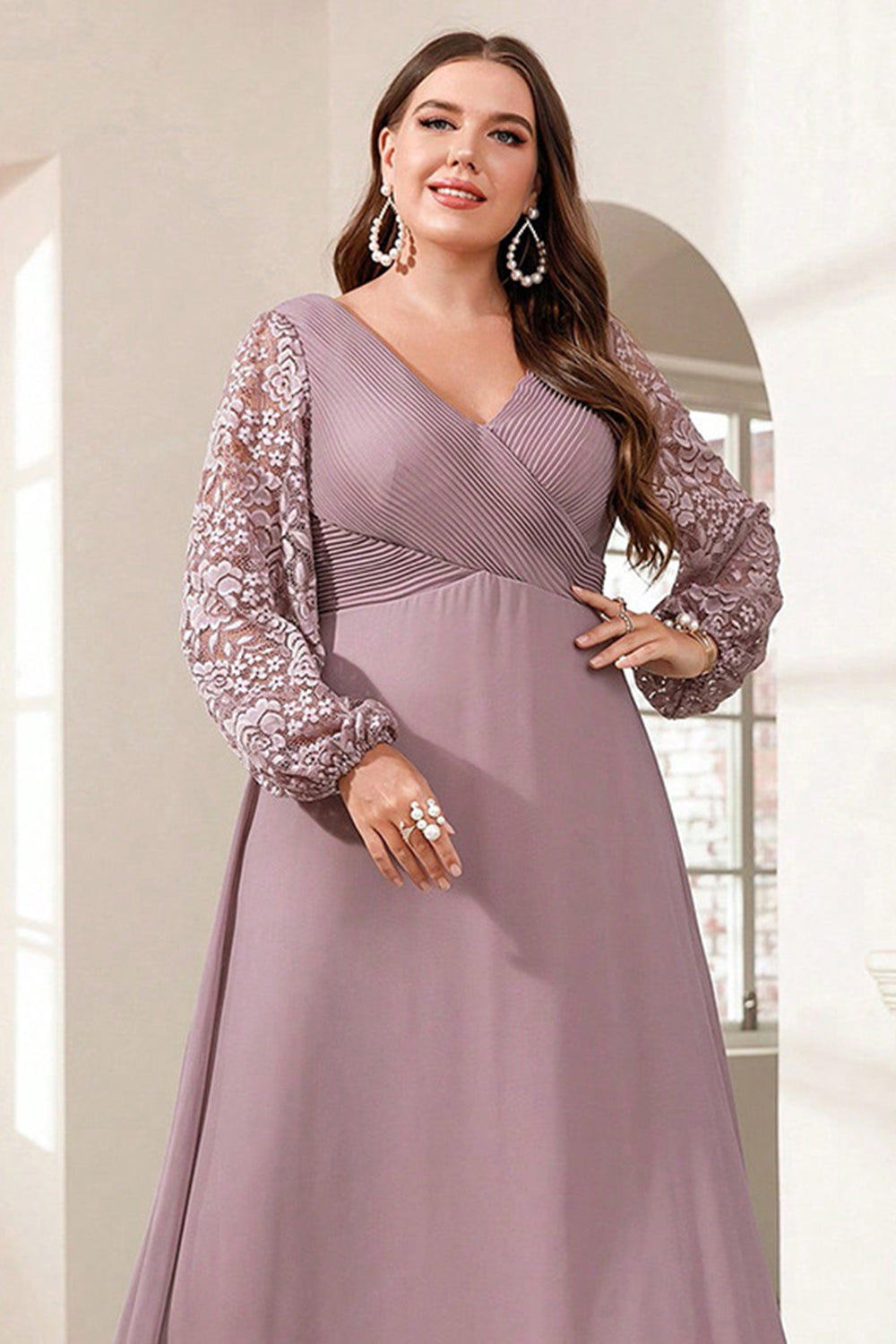 Robe de mère de la mariée à manches longues en mousseline de soie violette avec appliques