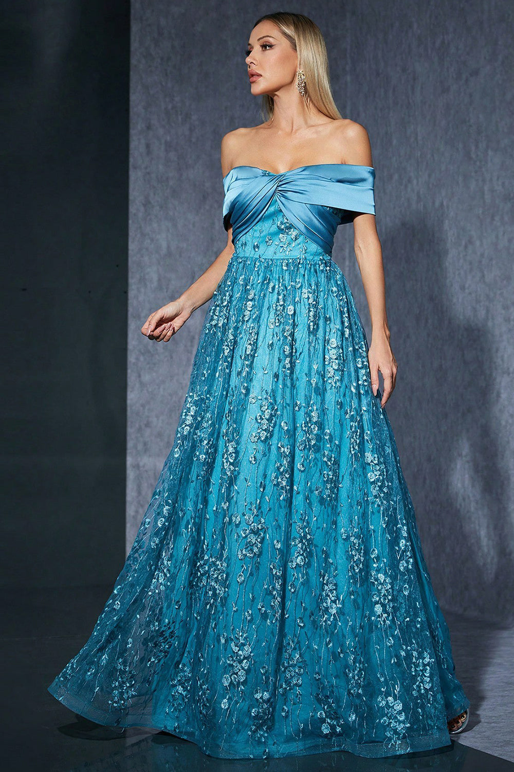 Robe de mère de la mariée en tulle bleu à épaules dénudées avec appliques