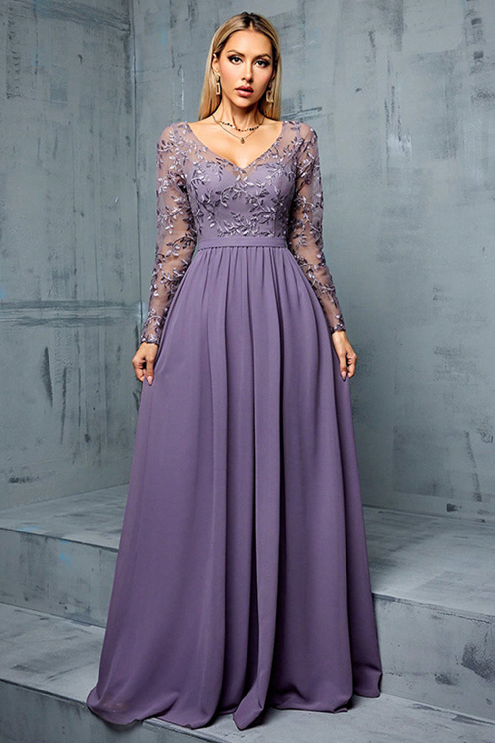 Mousseline de soie violette Une ligne longue mère de la mariée Robe avec appliques