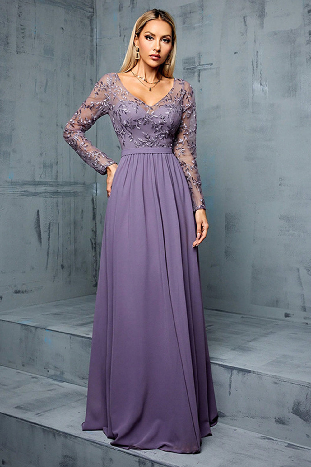Mousseline de soie violette Une ligne longue mère de la mariée Robe avec appliques