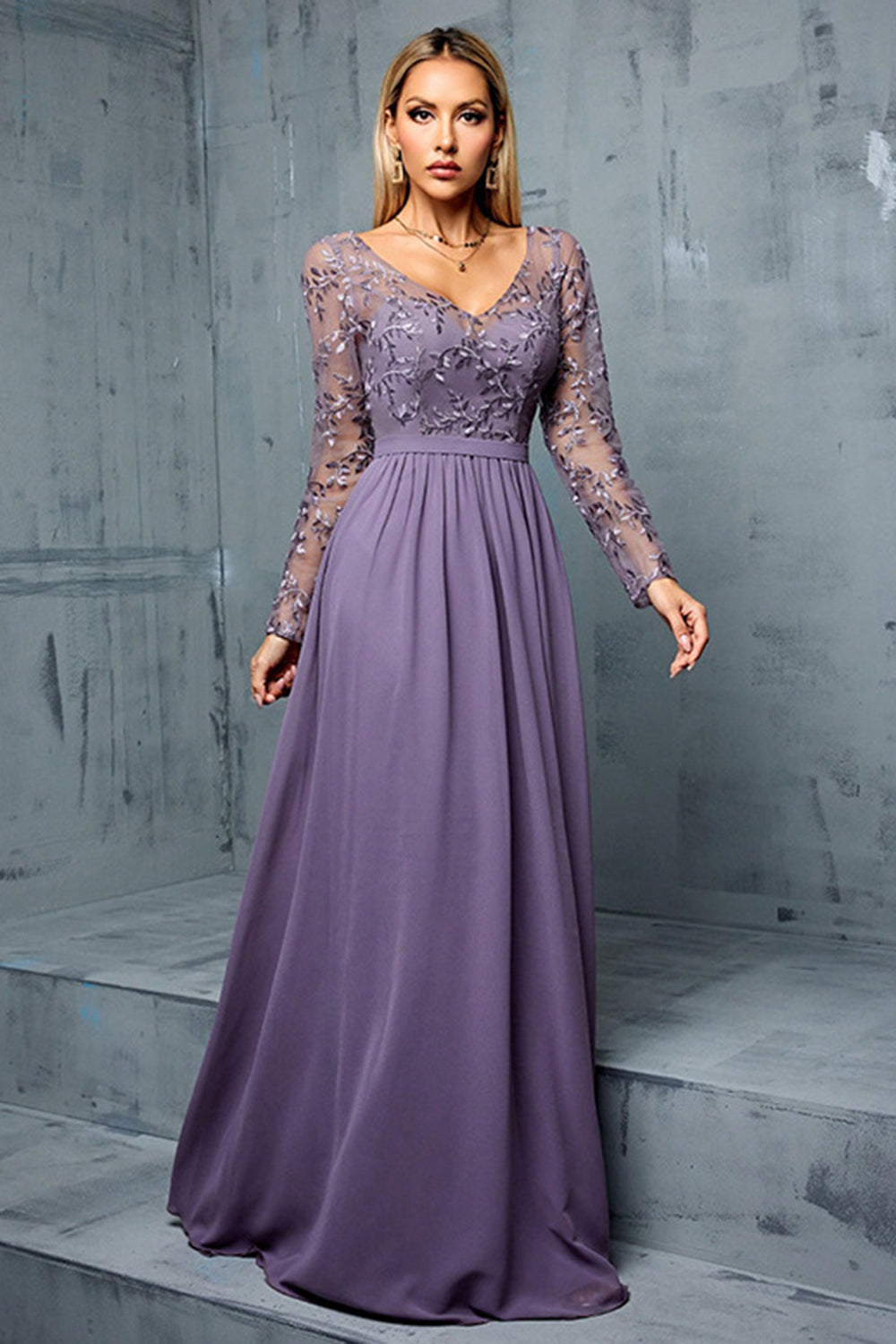 Mousseline de soie violette Une ligne longue mère de la mariée Robe avec appliques