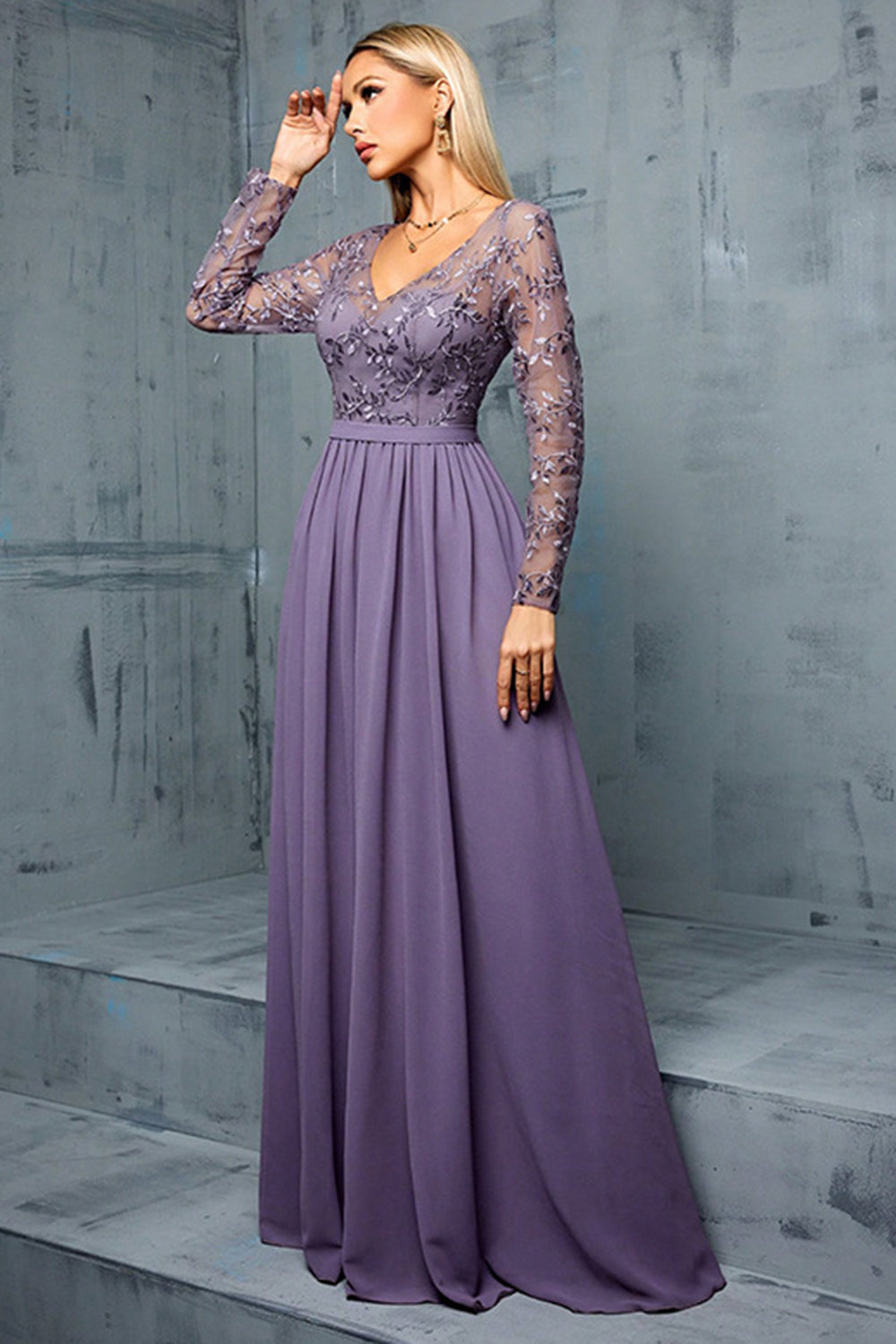 Mousseline de soie violette Une ligne longue mère de la mariée Robe avec appliques