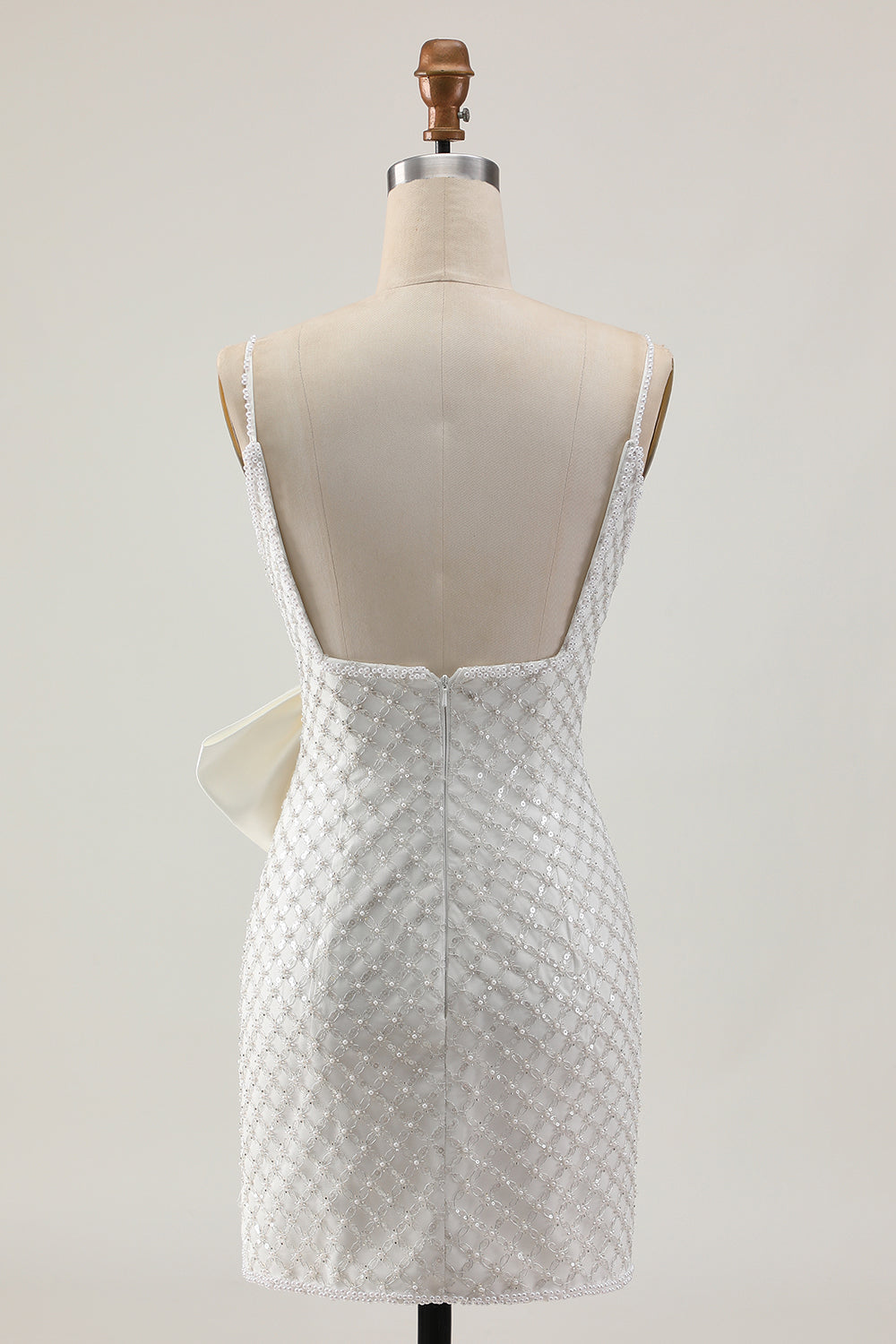 Perles Robe moulante blanche à paillettes avec noeud