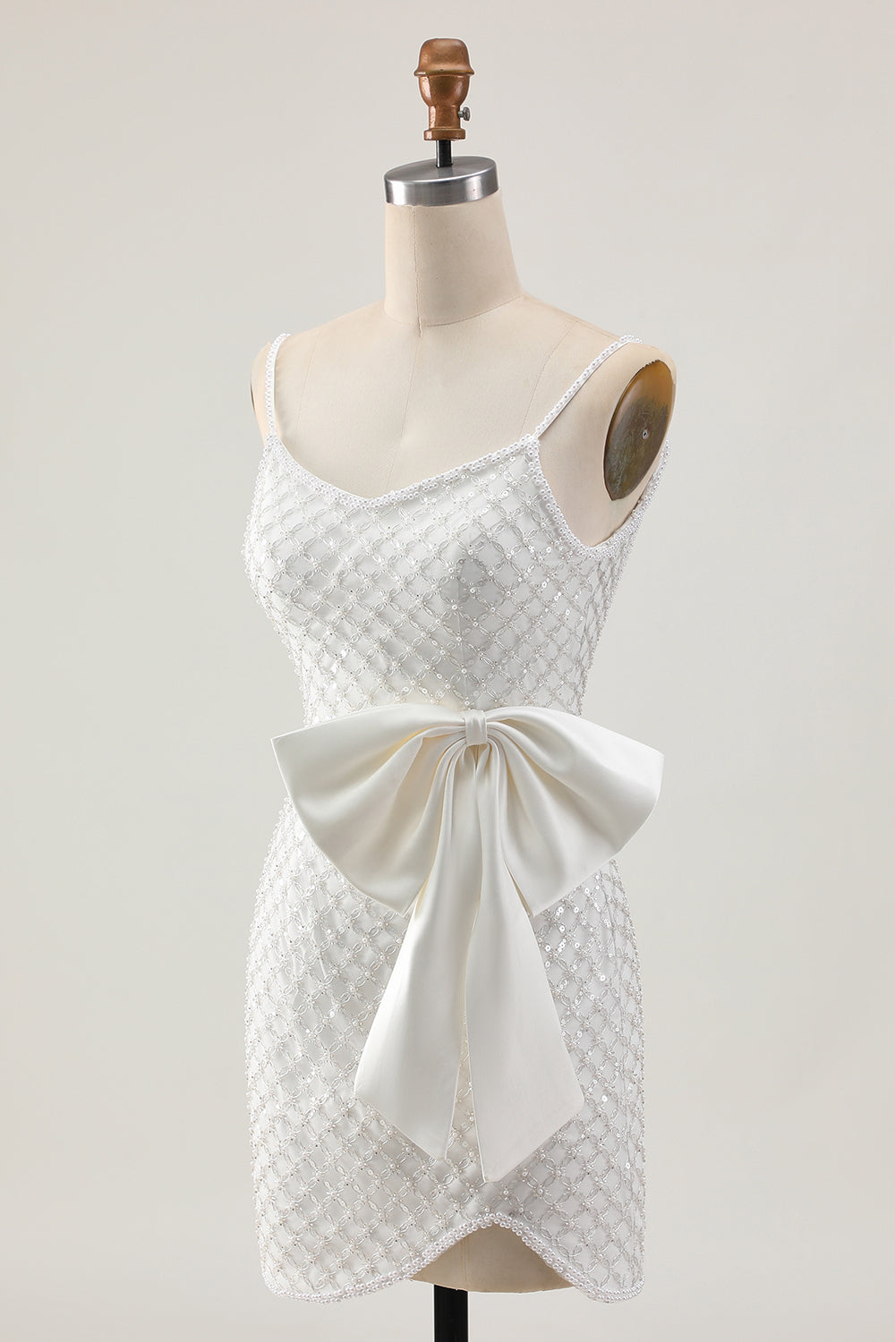 Perles Robe moulante blanche à paillettes avec noeud