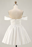 Robe courte blanche à épaules dénudées