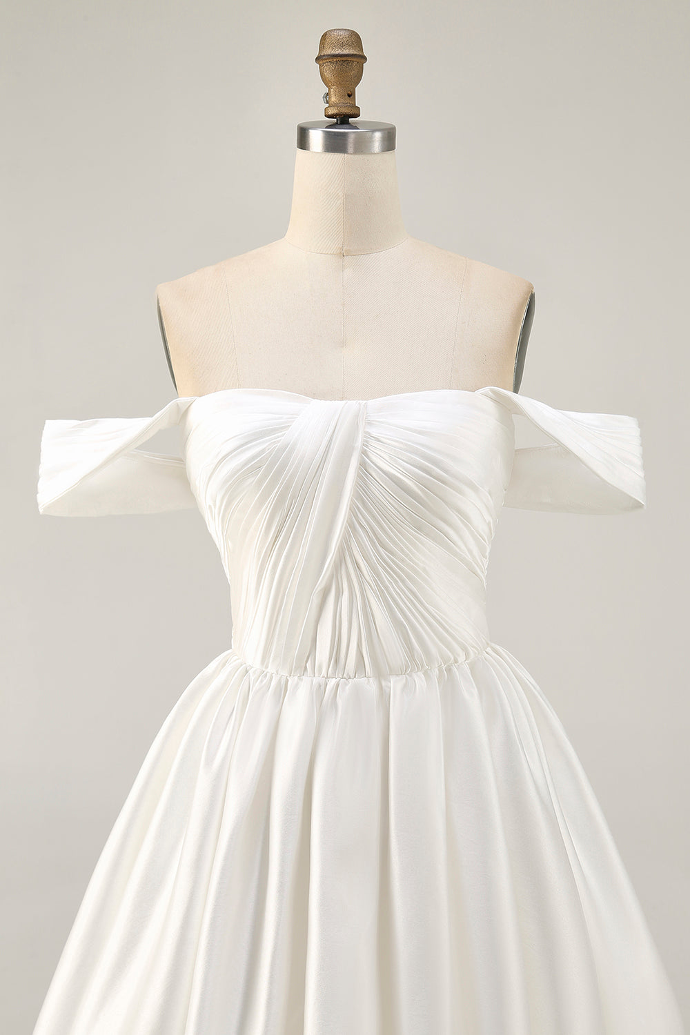 Robe courte blanche à épaules dénudées