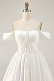 Robe courte blanche à épaules dénudées